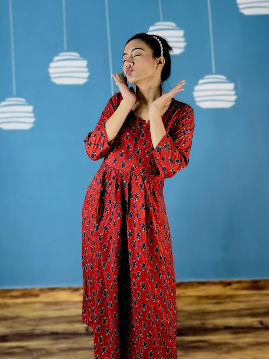 MAROON BUTTA MATERNITY DRESS (CENTRAL ZIP)