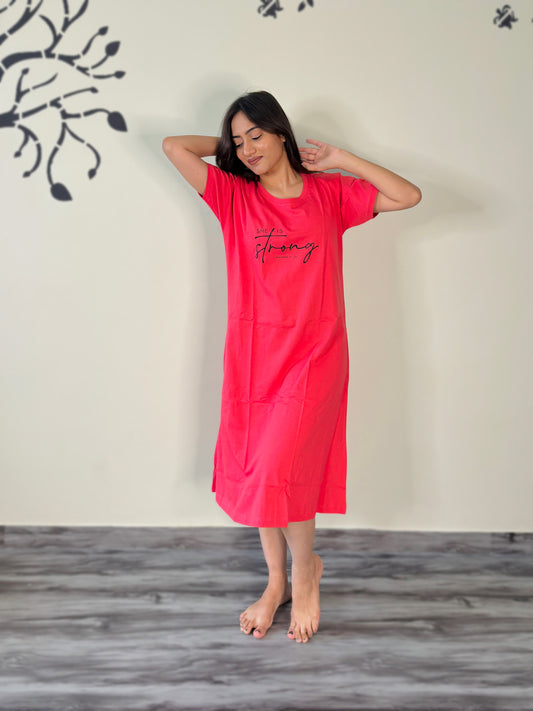 SHE IS STRONG (TOMOTO RED)