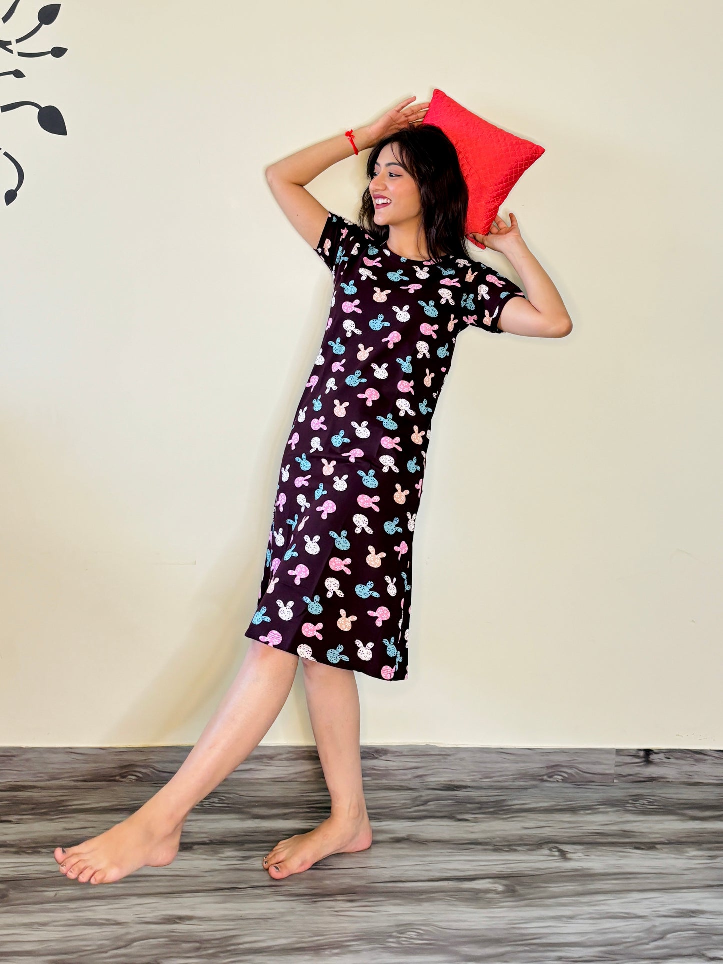 RAISIN WINE COLOURFUL MICKEY SHORT NIGHTY