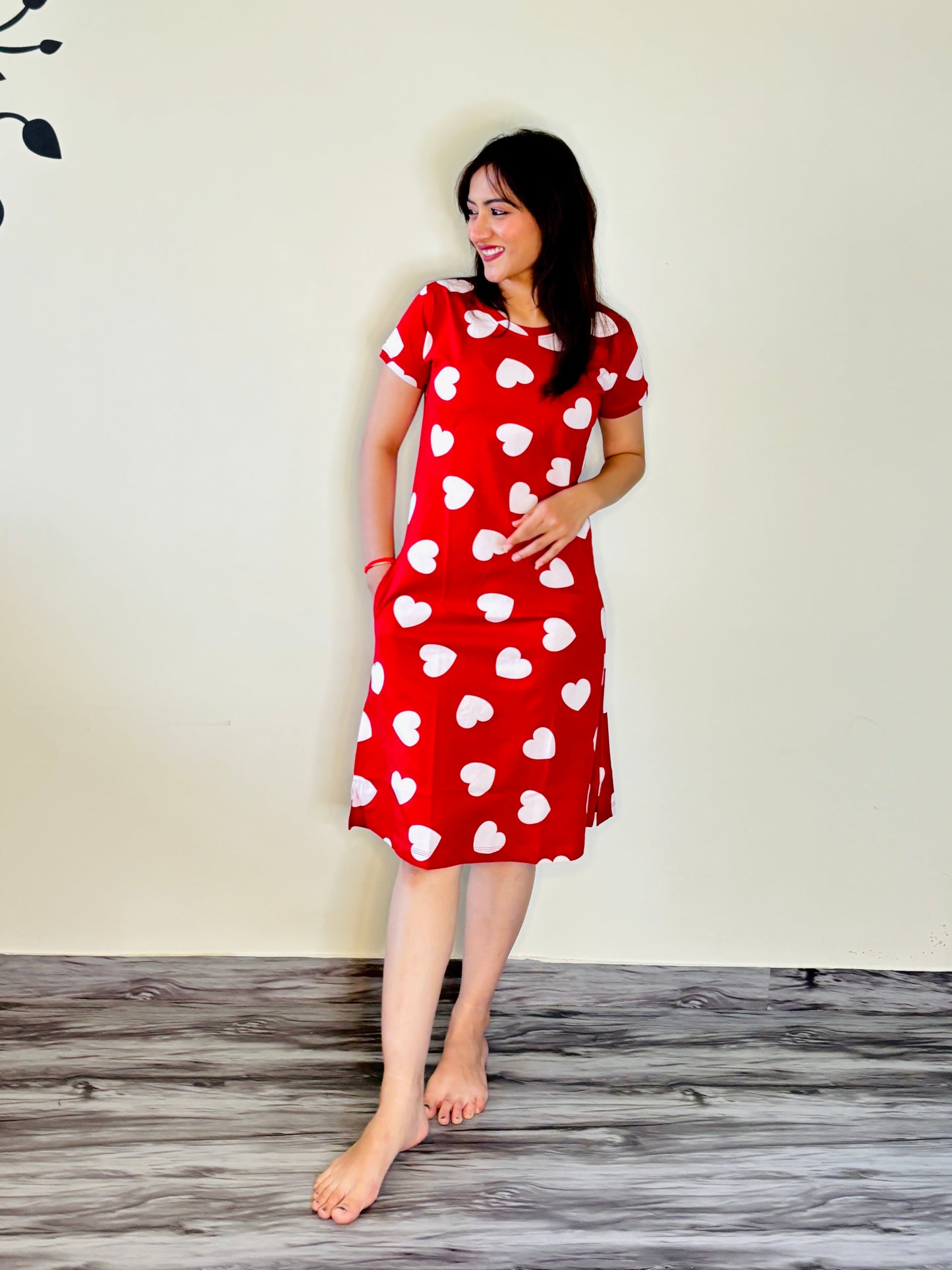 SCARLET RED WHITE HEART SHORT NIGHTY