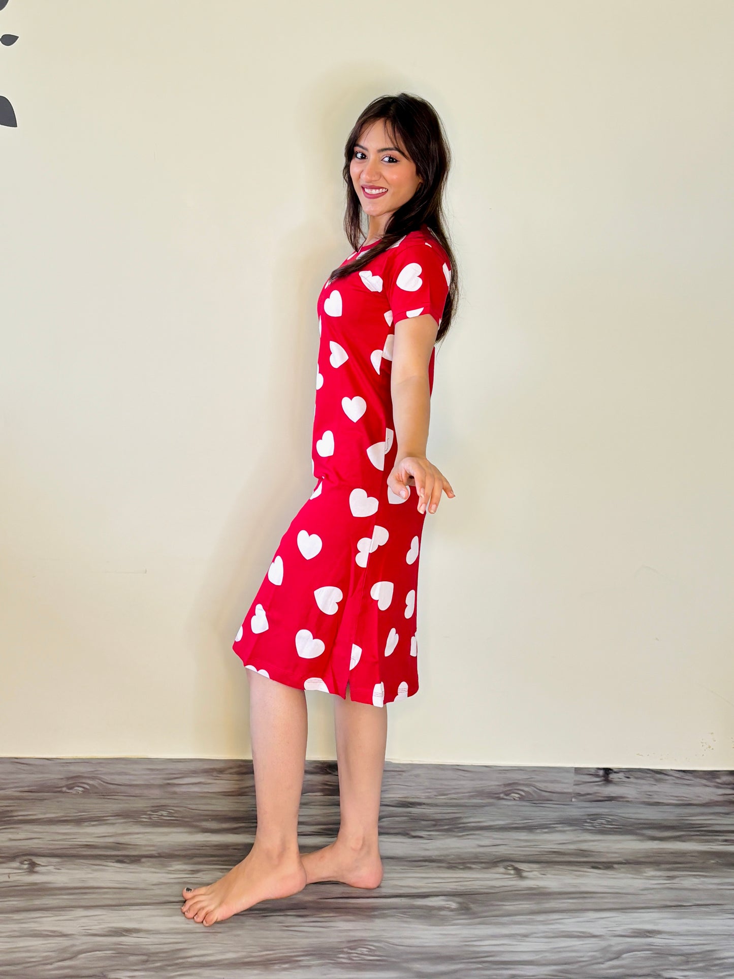 SCARLET RED WHITE HEART SHORT NIGHTY